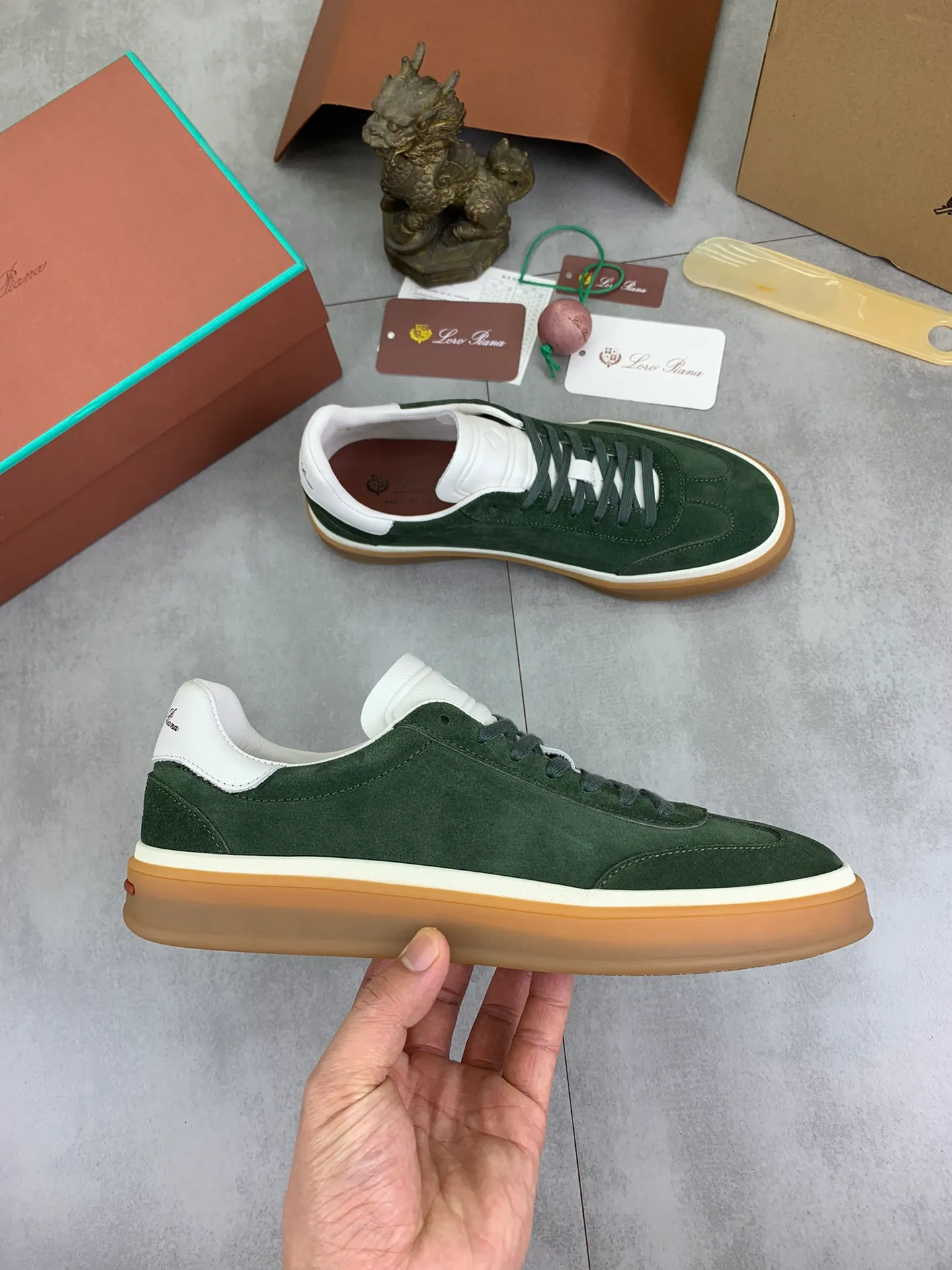 Men's Men's Shoes 💰P540 New 💰High Quality Loro Piana 💯Top Authentic Grade💯Buy the original 1:1 copy💯 Founded the existing Loro Piana company on April 24, 1924. It is now the sixth generation of family business, providing top quality products to customers who are discerning in taste and quality. Imported original fabrics, made of plain calfskin lining. Hand-sewn threads with cowhide feet. Original packaging. Size: 38-45. 7⃣️ colors available.